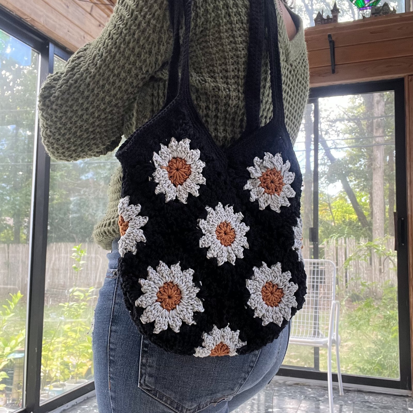 Light Blue Daisy Black Bag